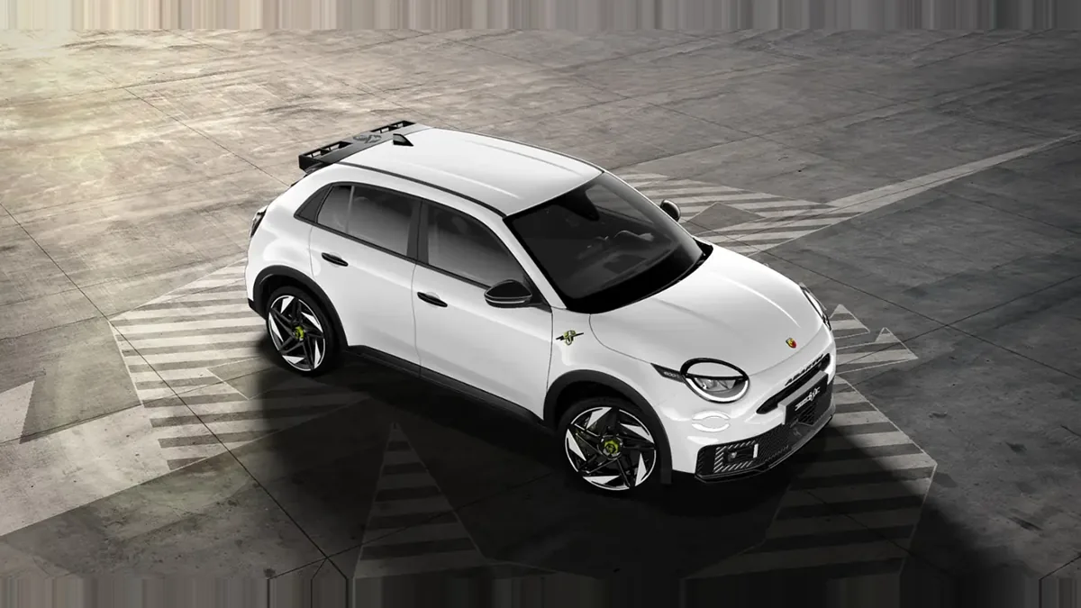 Abarth 600e Turismo en renting — Lateral