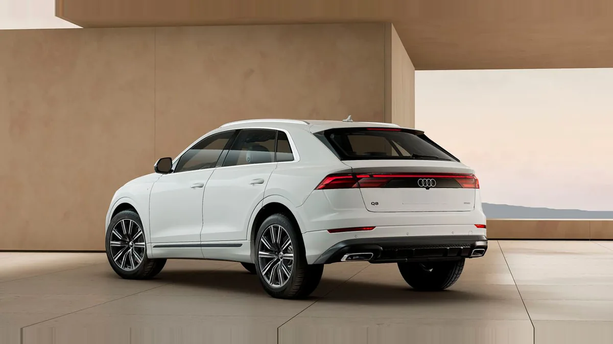 Audi Q8 SUV S line 45 TDI Quattro Tiptronic en renting — Trasera