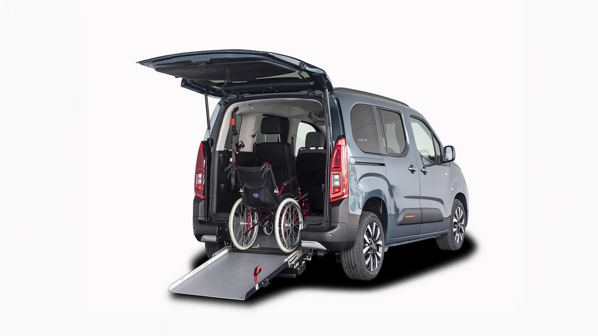 Citroën Berlingo Talla M BlueHDi 100 YOU L1 N1 Adaptado en renting — Lateral