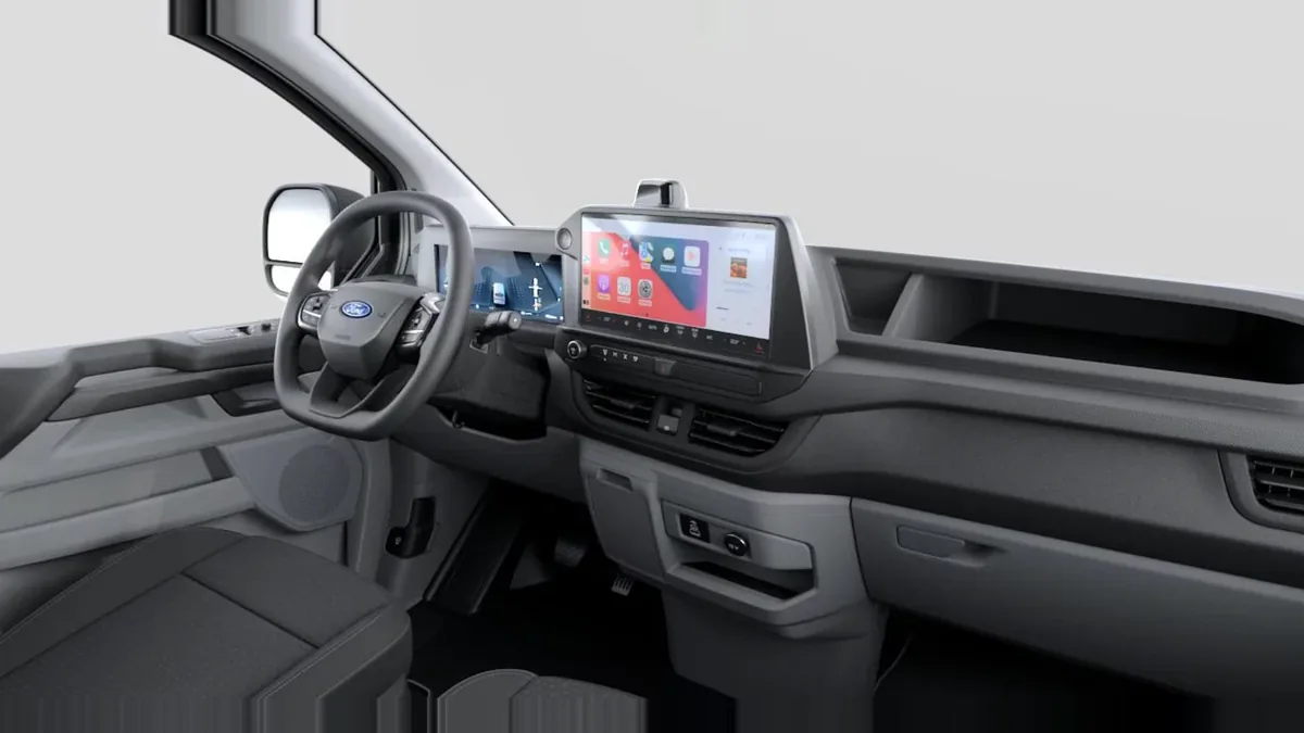 Ford TRANSIT CUSTOM  Kombi BEV 83kWh 100kW 340 L1 Trend en renting — Delantera