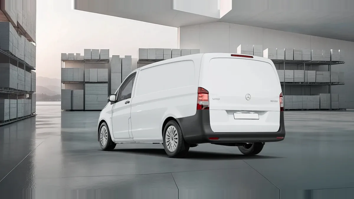 Mercedes-Benz Vito 110CDI 75kW Furgón Pro Larga en renting — Trasera
