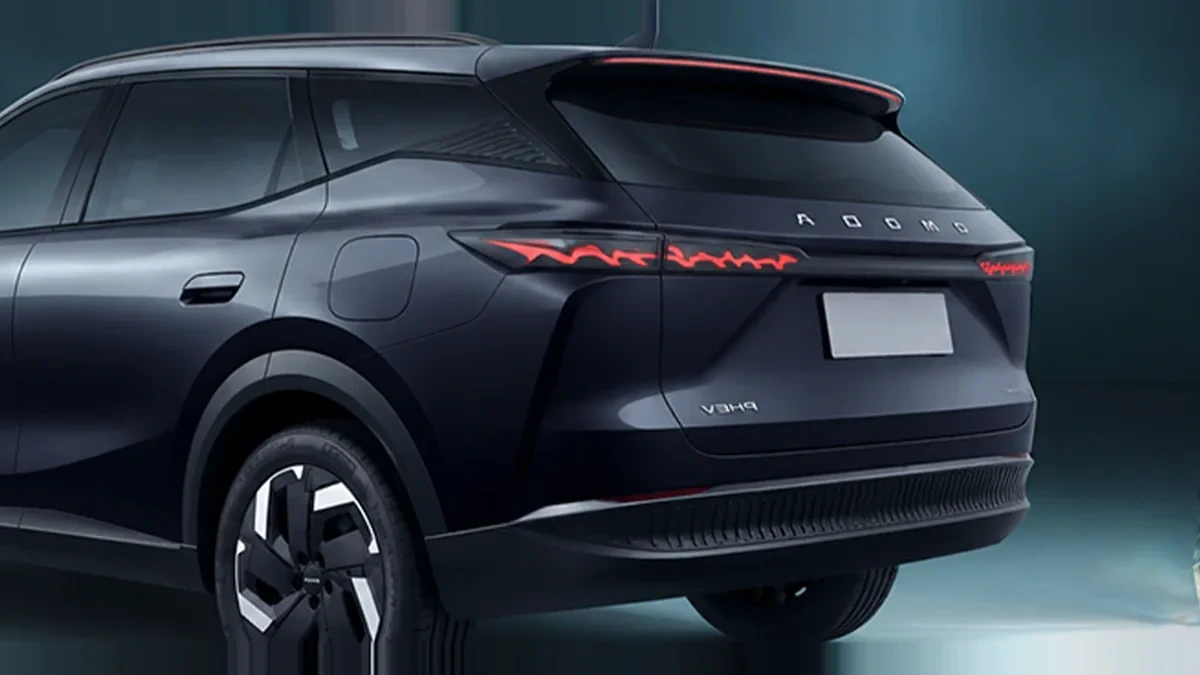 Omoda 7 1.5 TGDI PHEV Premium 279CV en renting — Lateral