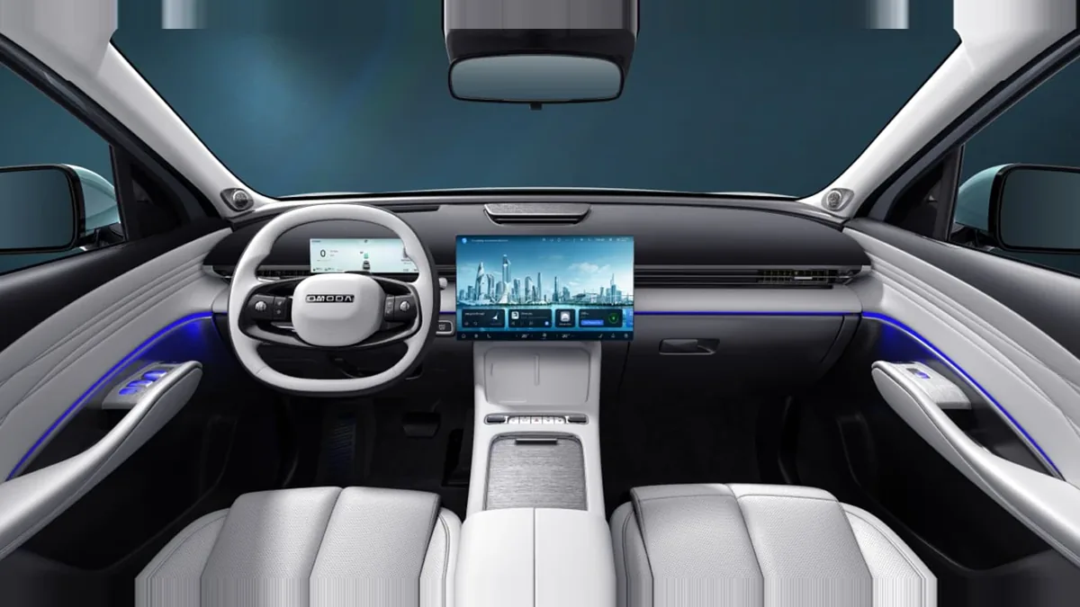 Omoda 7 1.5 TGDI PHEV Premium 279CV en renting — Trasera