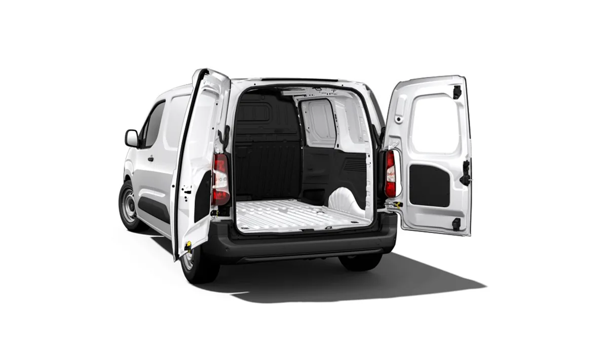 Peugeot Partner Furgón M Diésel 100CV Man en renting — Lateral