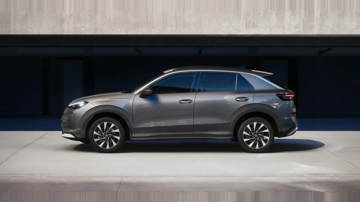 Volkswagen T-ROC Match 1.5 eTSI 150CV DSG en renting — Lateral