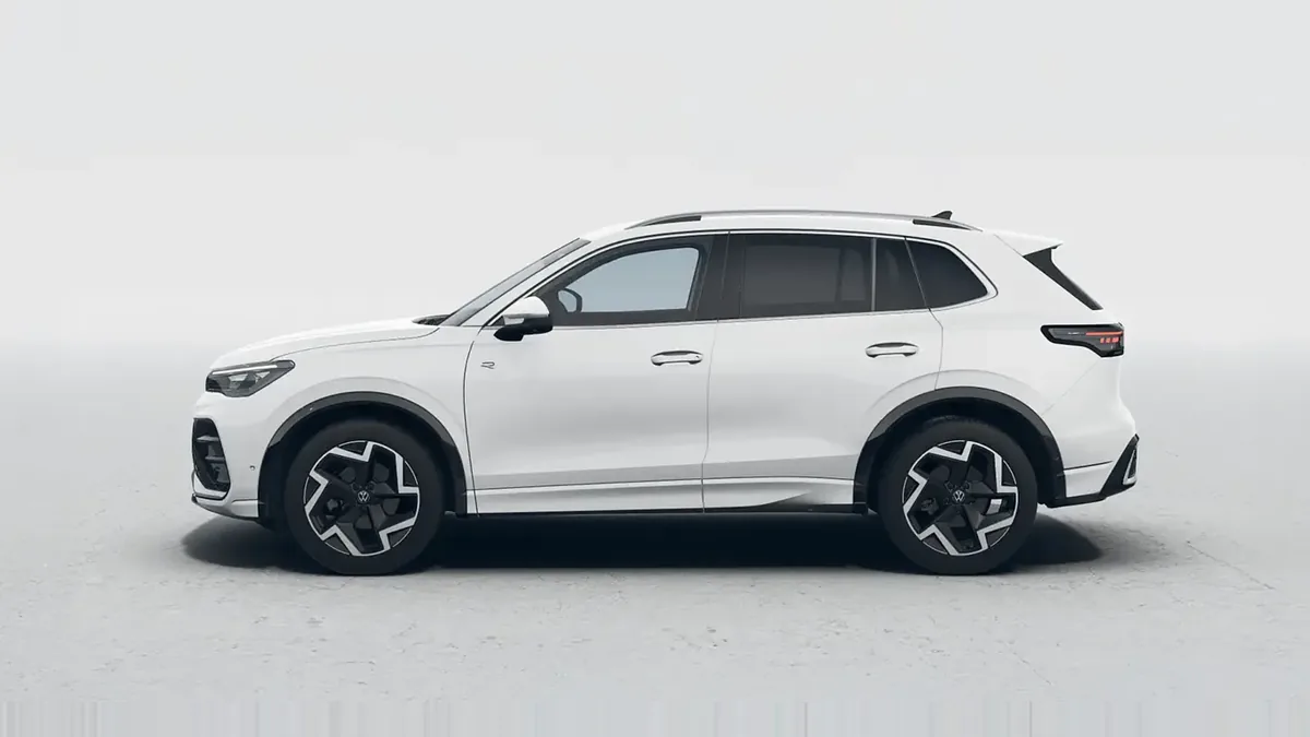 Volkswagen Tiguan R-Line 1.5 eTSI 110kW DSG en renting — Trasera
